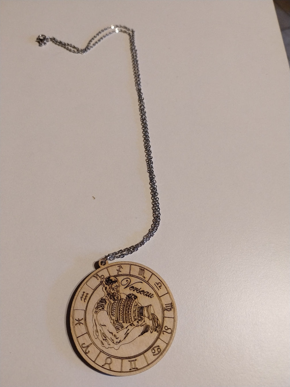 Chaine maille avec pendentif en bois signe zodiacal