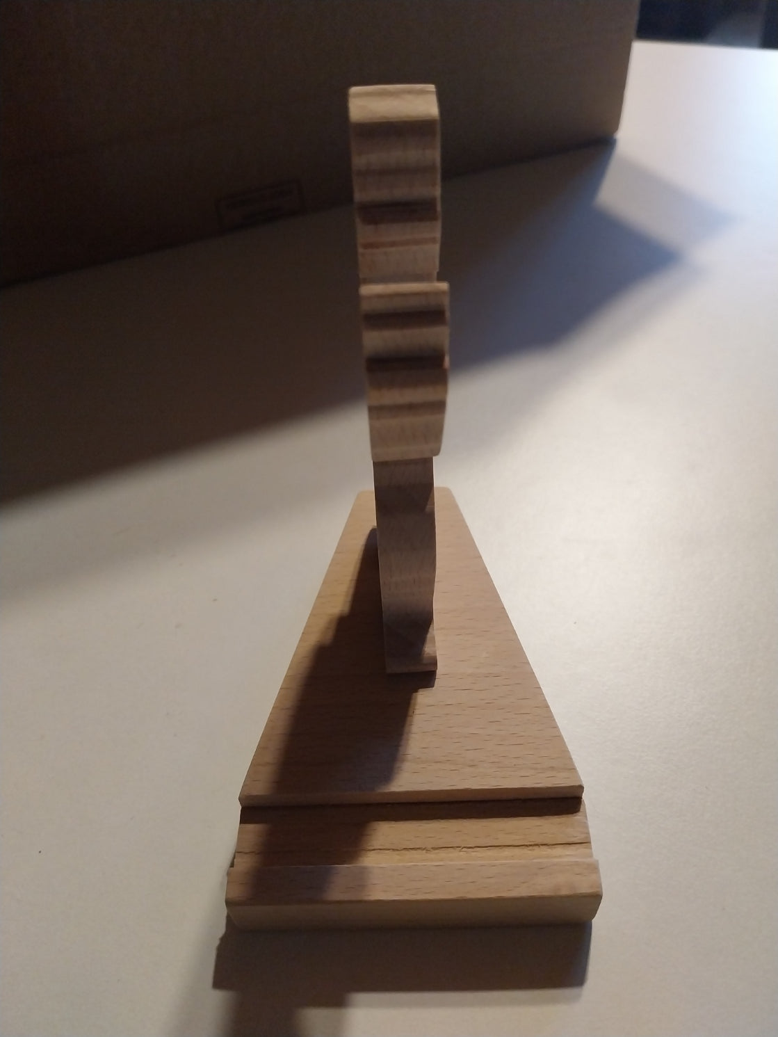 Support pour téléphone portable découper à la scie à chantourner